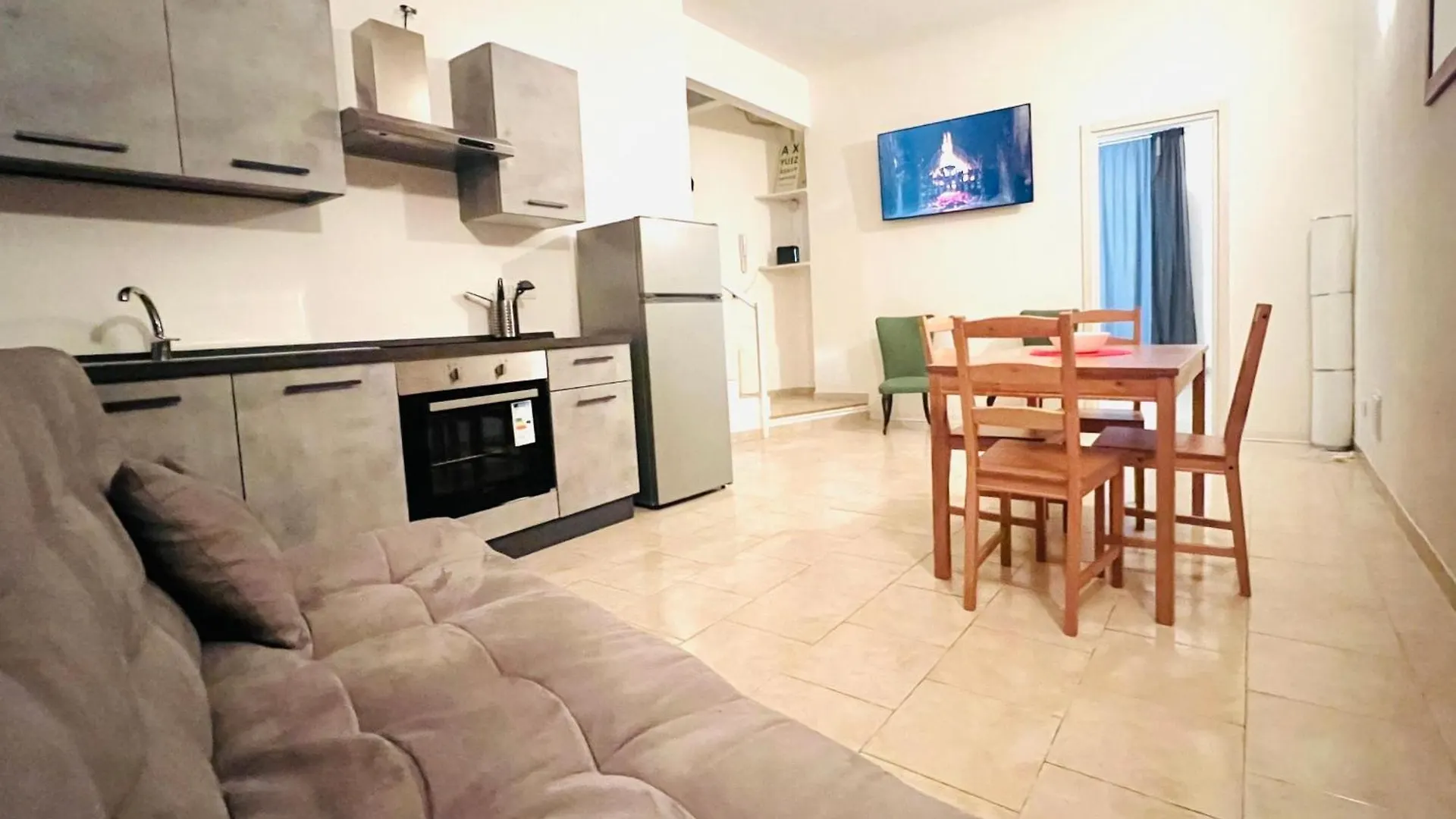アパート Flats With Parking In Milan City Close To The Red Metroアパートメント